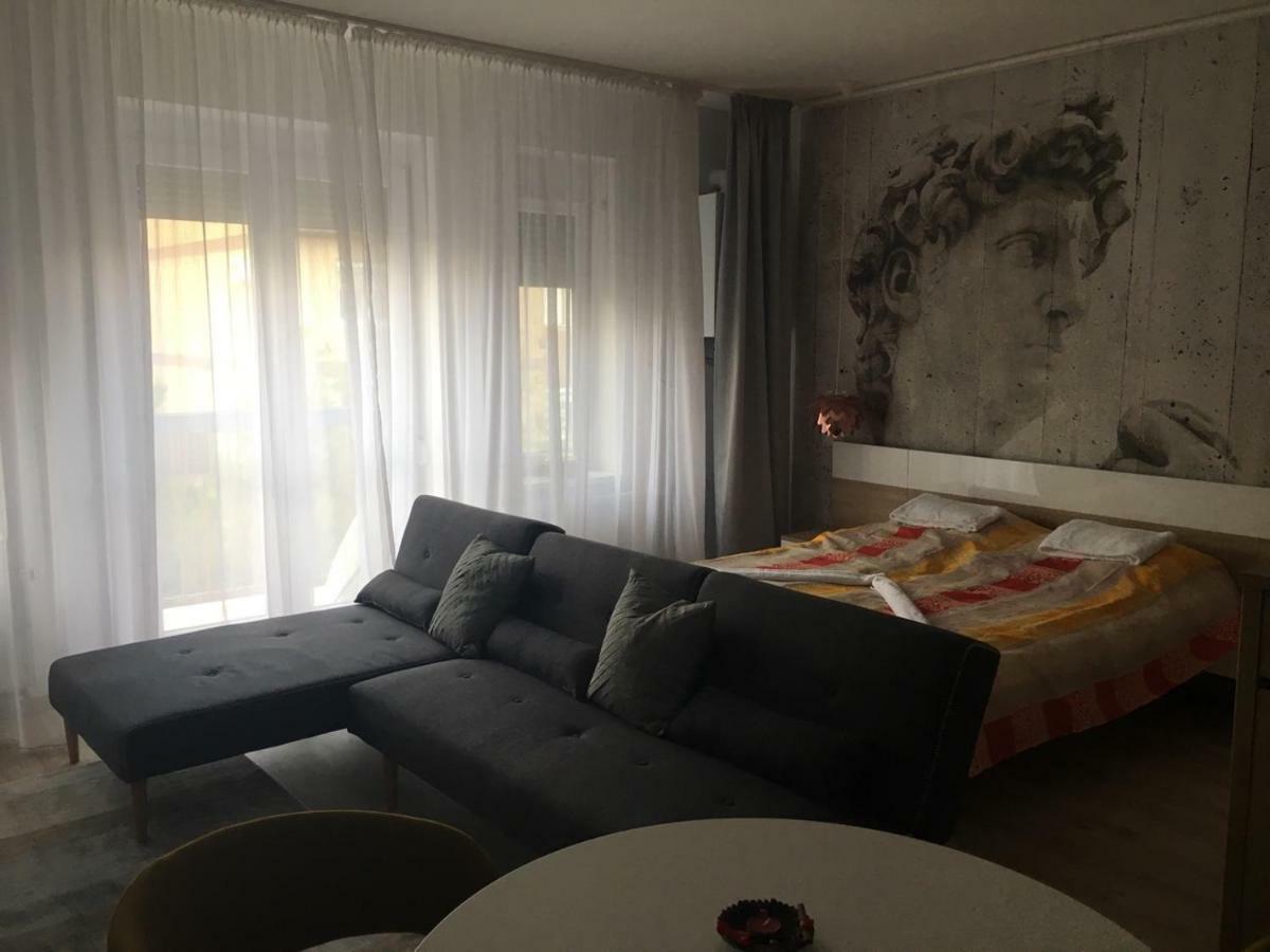 Hunyadi Apartman Сексард Экстерьер фото